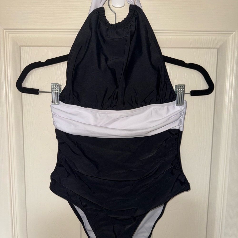 NWT!!  Cupshe one piece Black and White one piece size 6